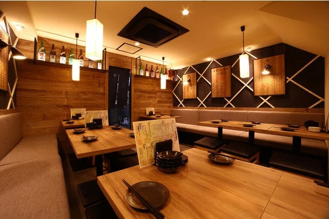 モダンな居酒屋の店内