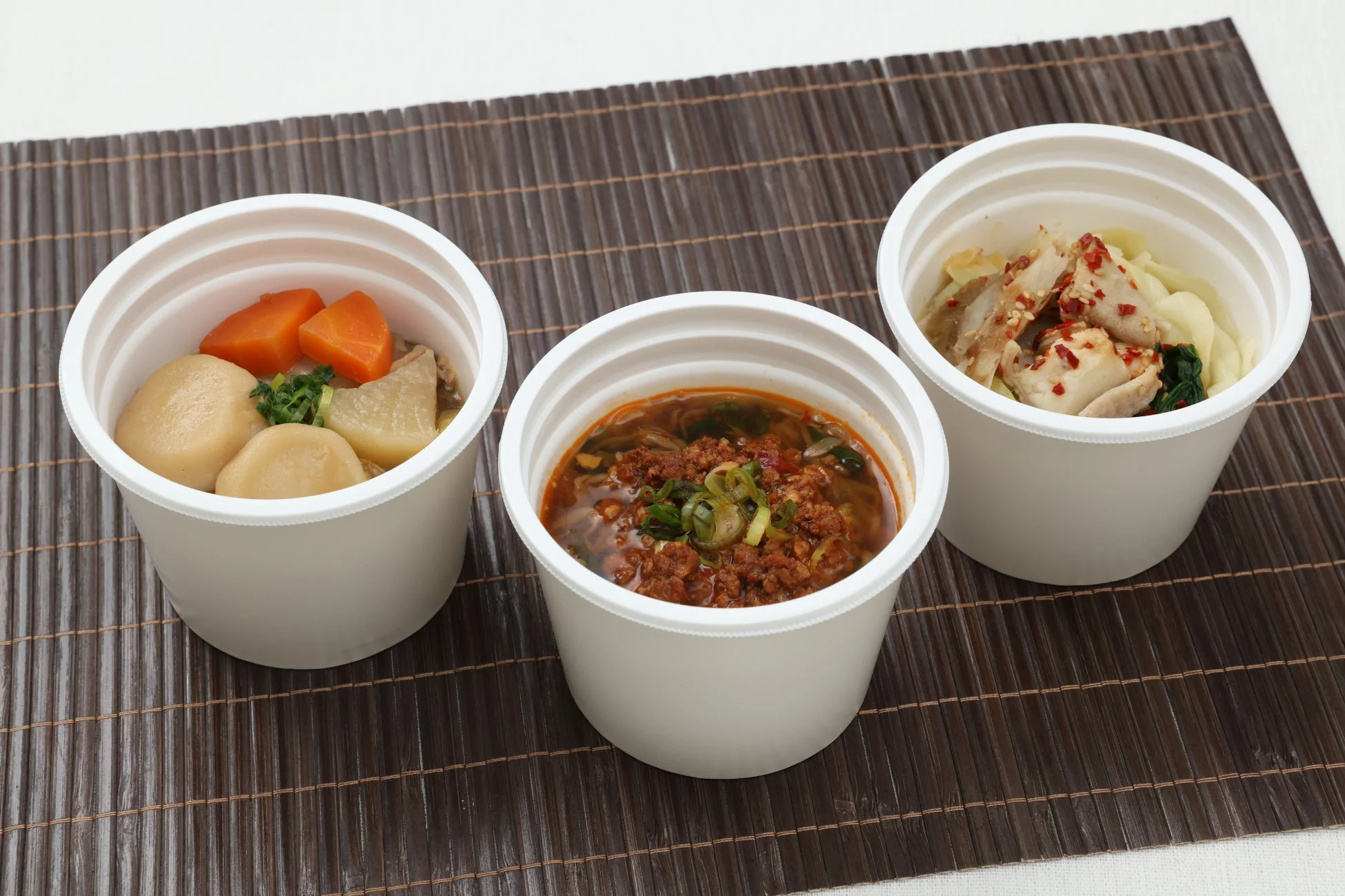 3種類のご当地スープが並べられた様子