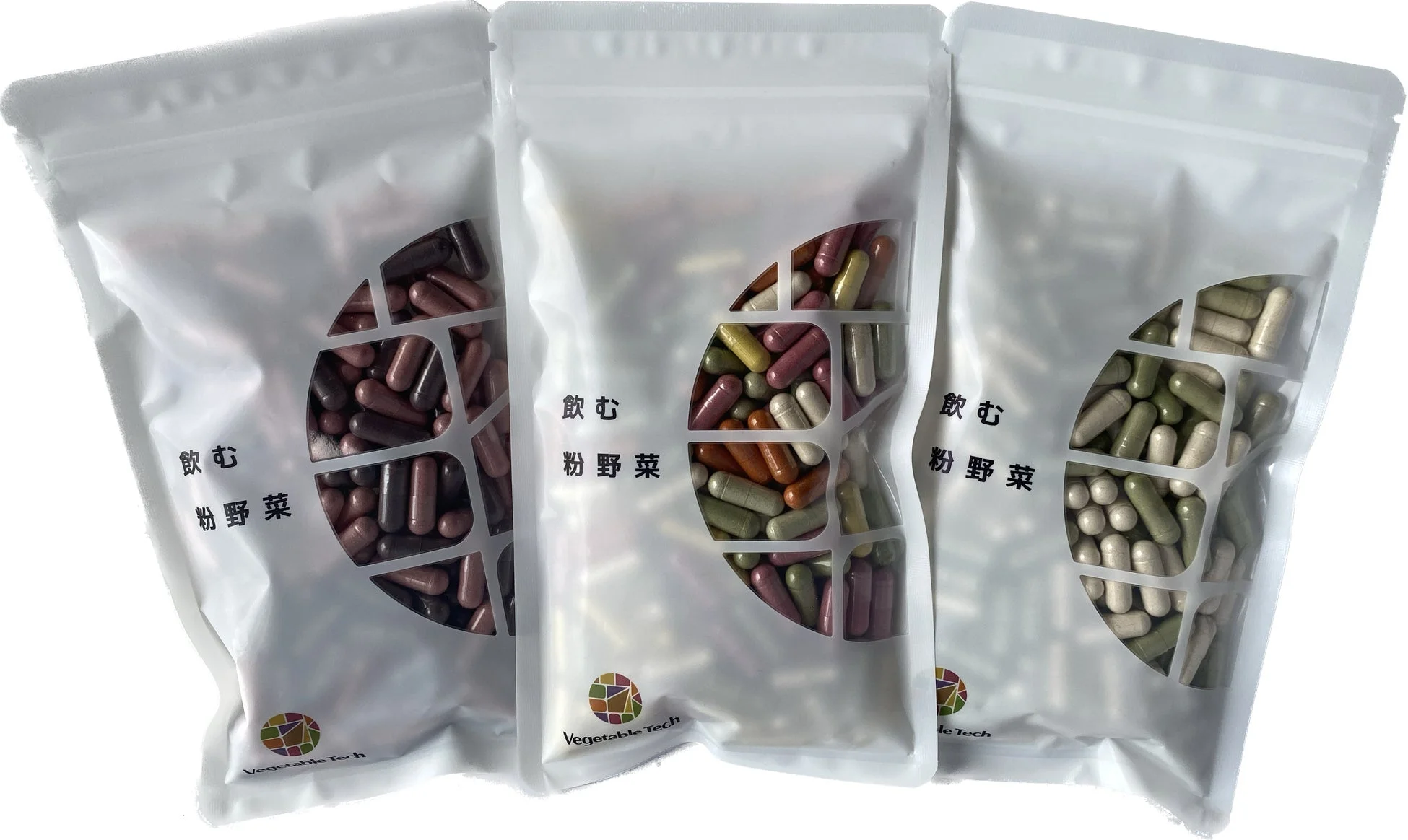 「飲む 粉野菜」と書かれた3つの白いパウチが並べられています