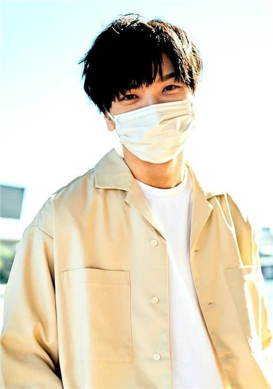 マスクを着用した若い男性