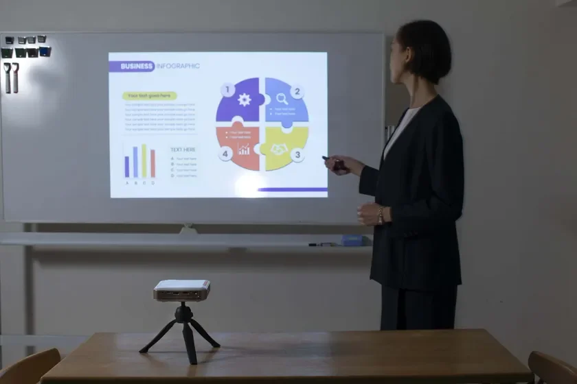 プレゼンにも(直接Officeファイルを開けるためパソコン不要)