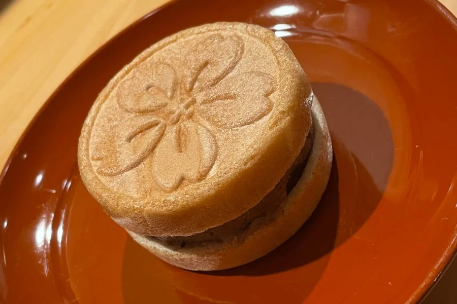 鹿肉と落花生の最中