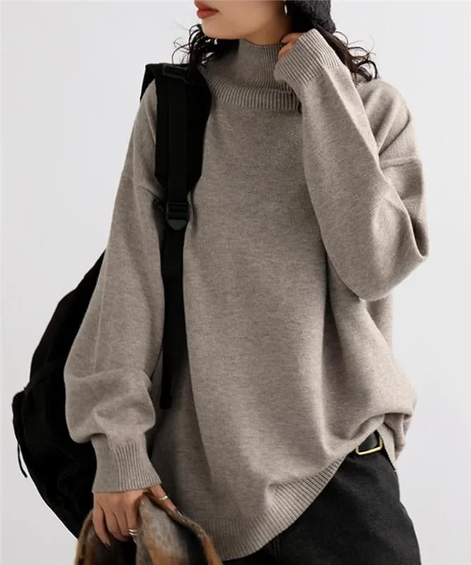 ベージュタートルネックニット