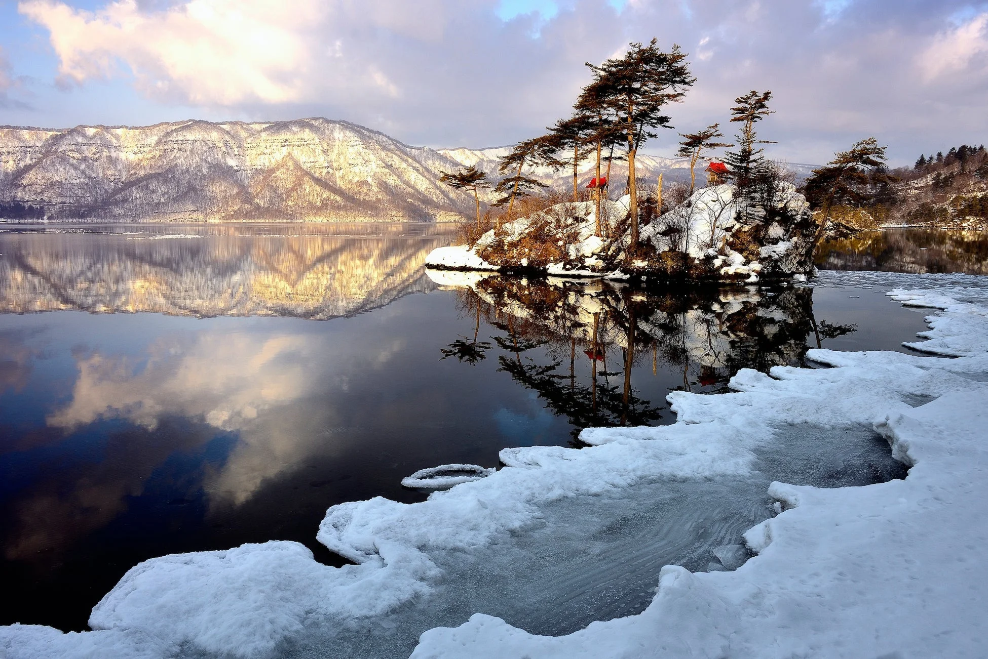 十和田湖冬の朝さんぽ