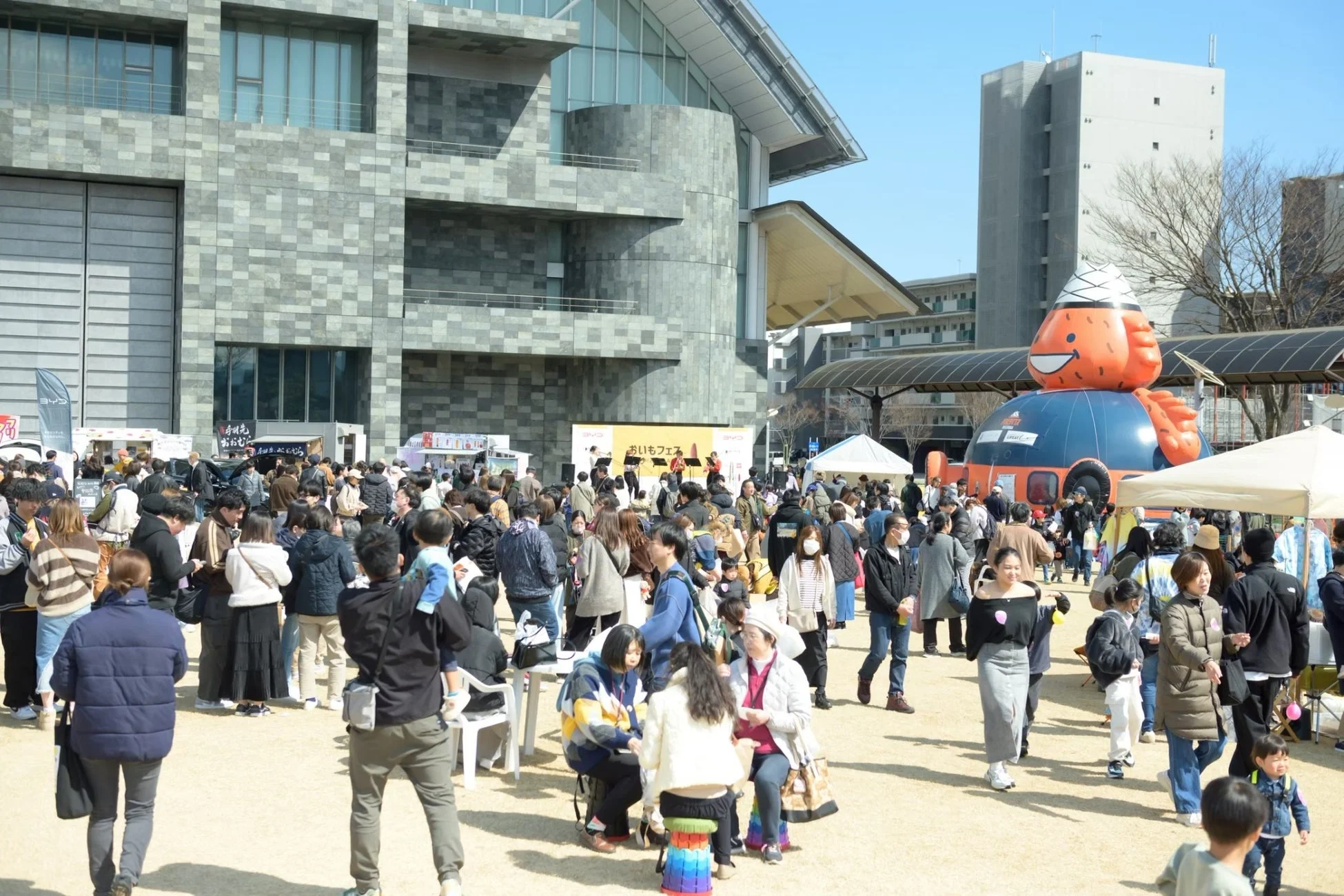 おいもフェスのにぎわい