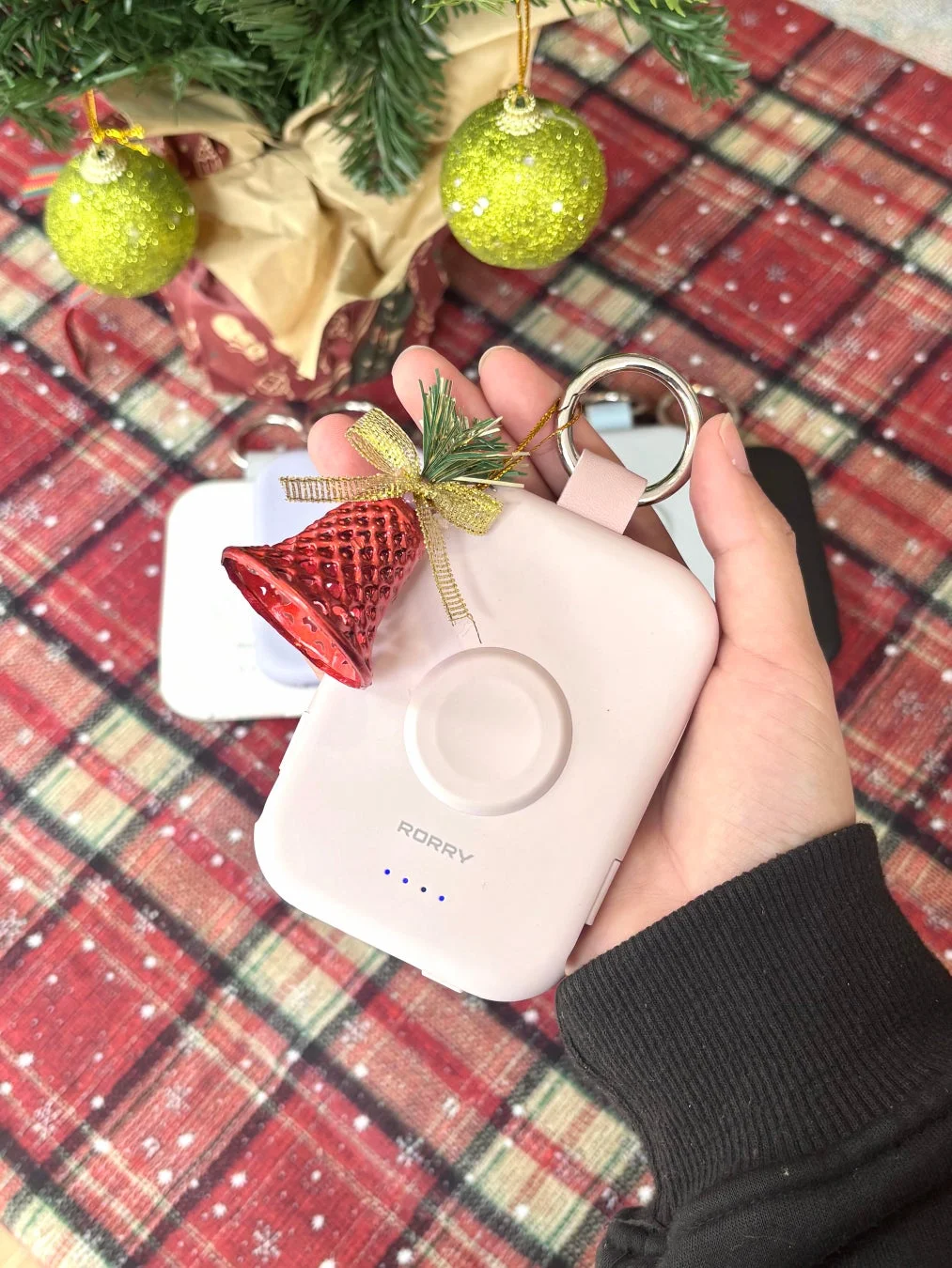 ポータブル充電器,モバイルバッテリー,クリスマス,クリスマスツリー,オーナメント,チェック柄,プレゼント,Apple Watch充電,ガジェット,ピンク