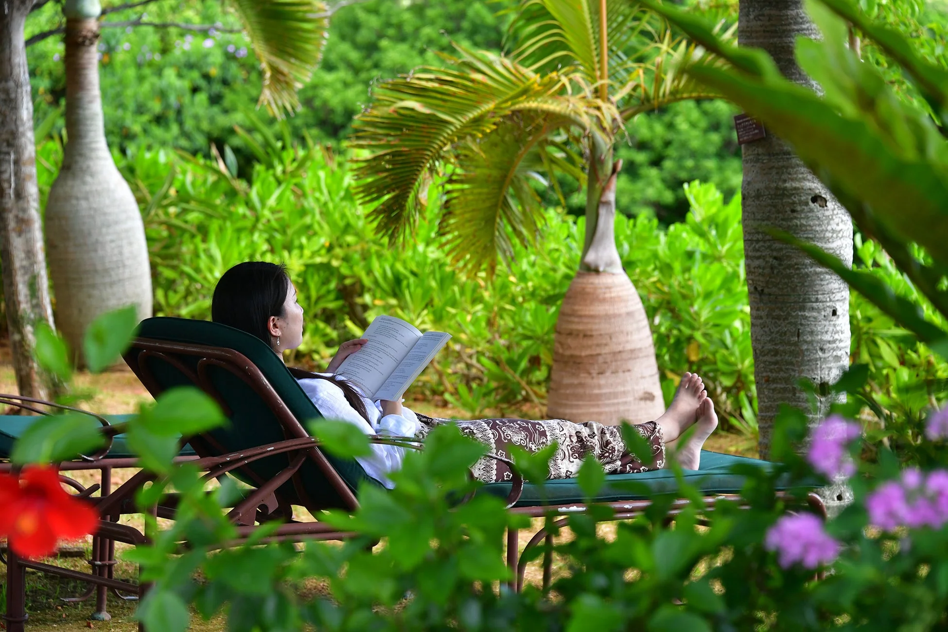 リラックスする女性