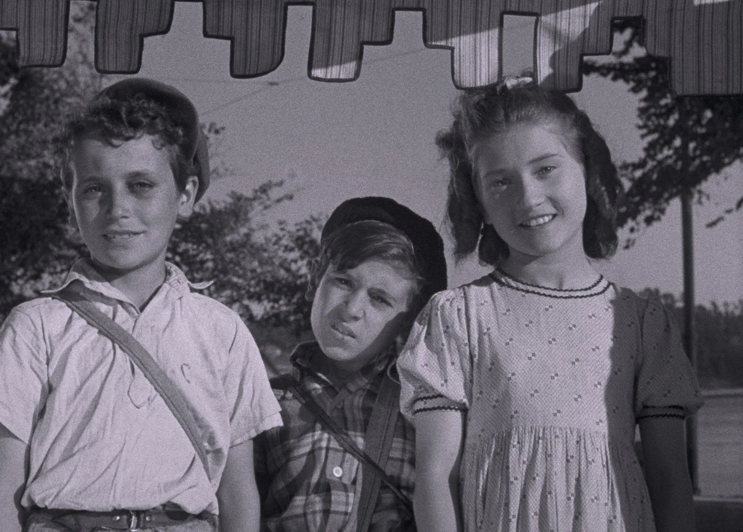 子供たち、白黒写真