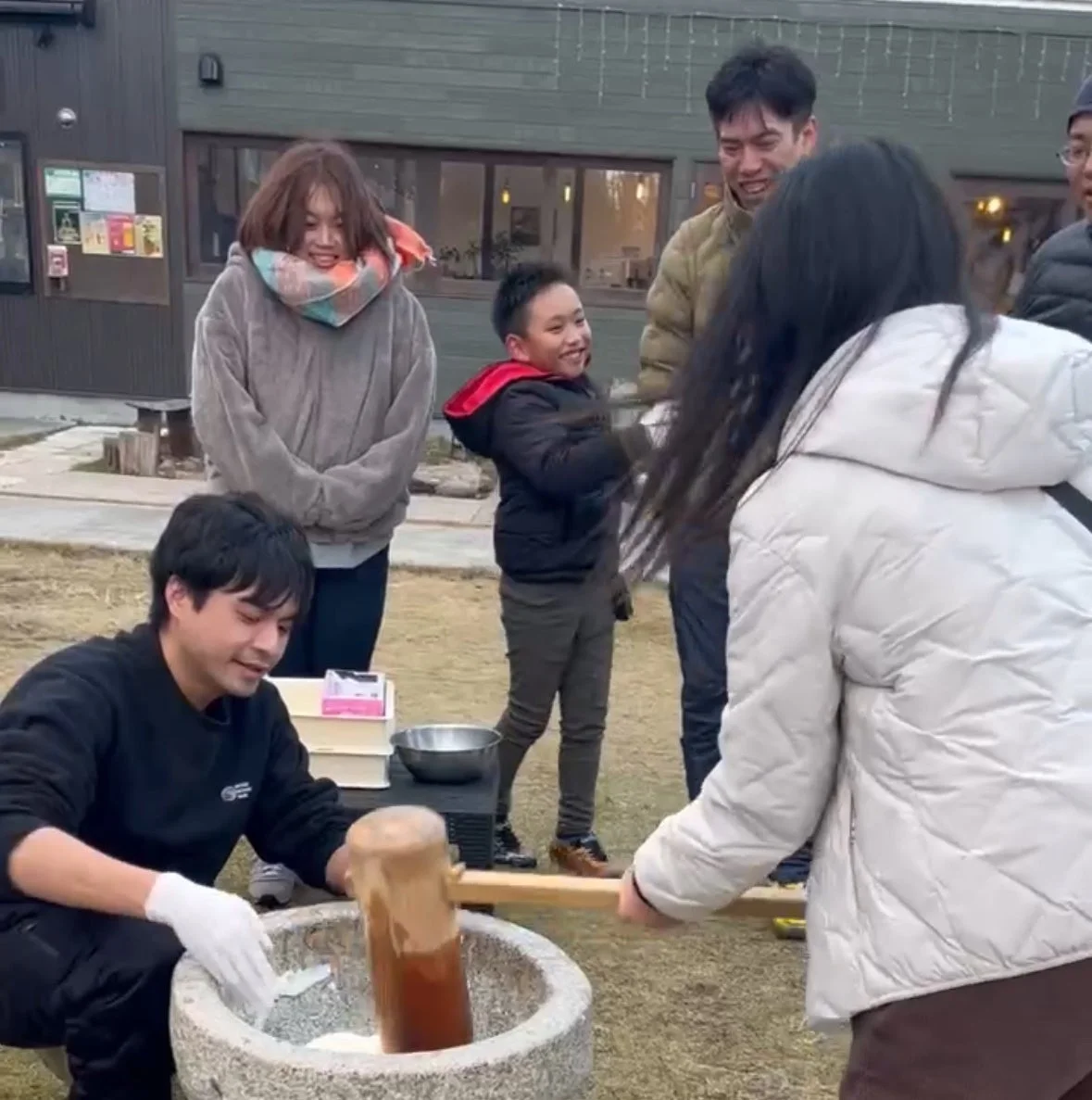 餅つきイベントの様子