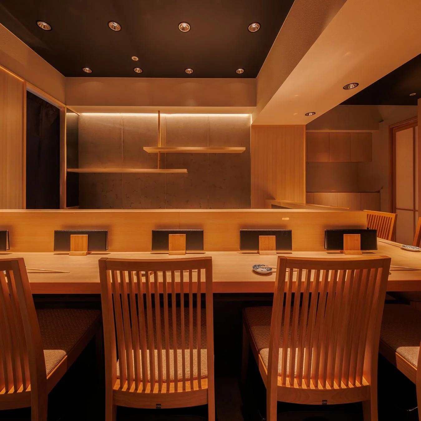 和風寿司屋カウンター席