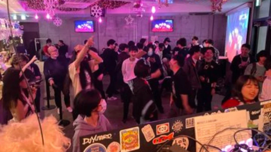 多くの人々が集まり楽しむイベントの様子