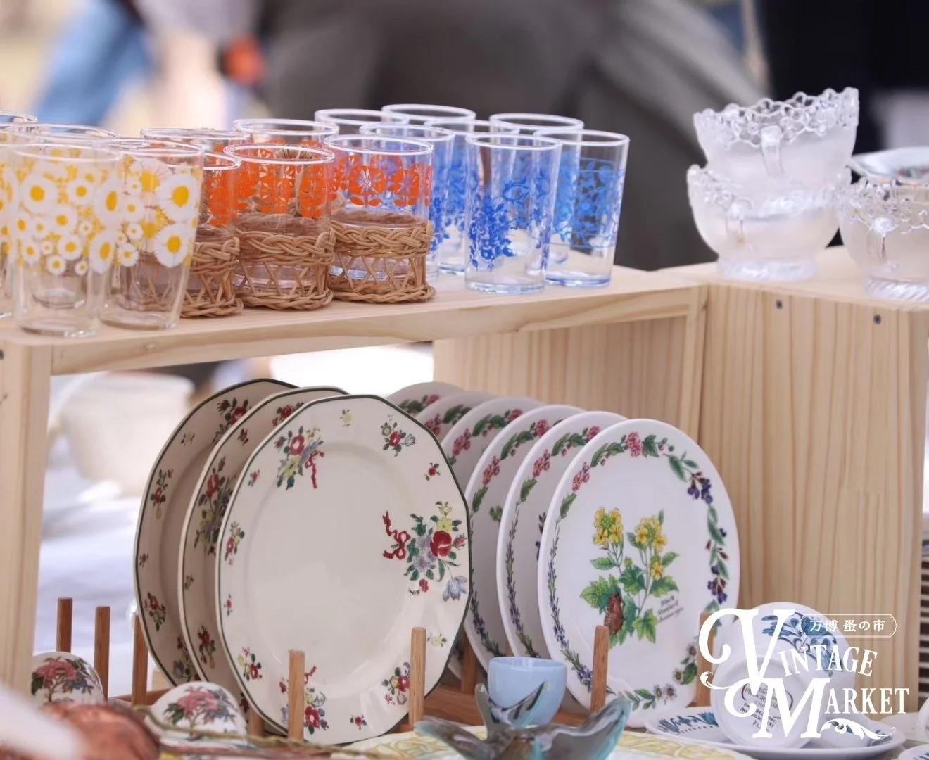 花柄や植物の絵柄が特徴的なヴィンテージ食器