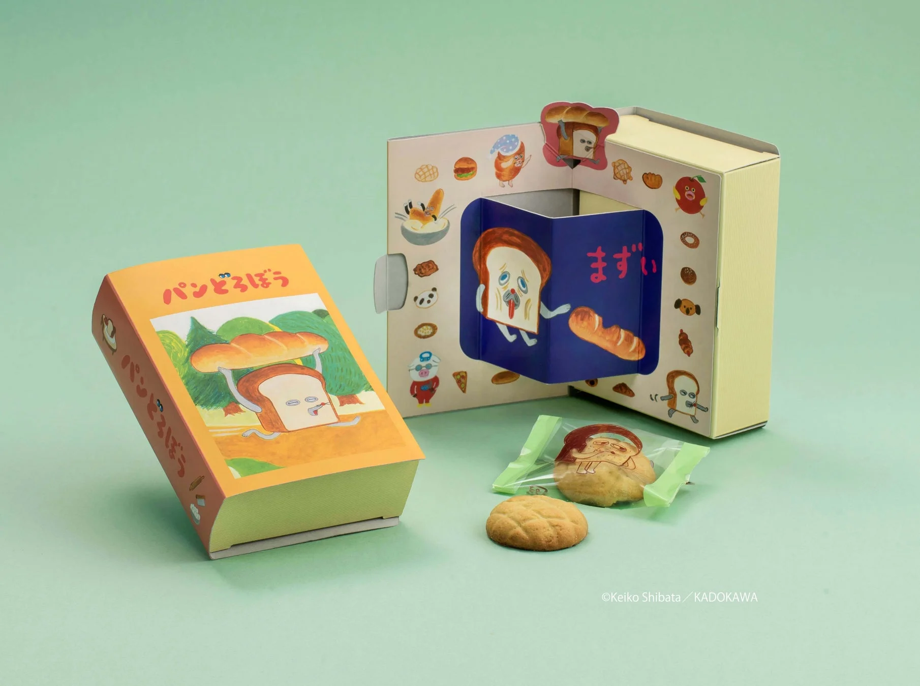 パンどろぼうのブック型ボックスとクッキー
