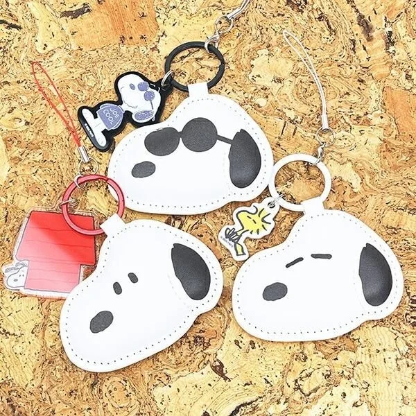 3種類のスヌーピーチャームが並べられた様子