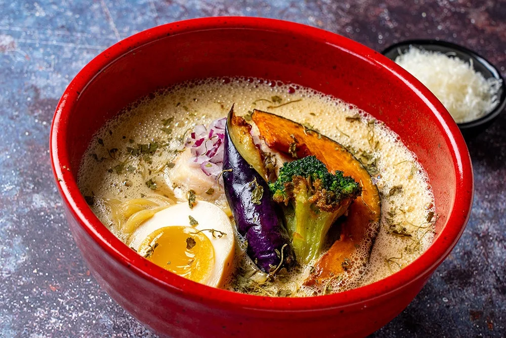 スパイスカレー鶏白湯のラーメン