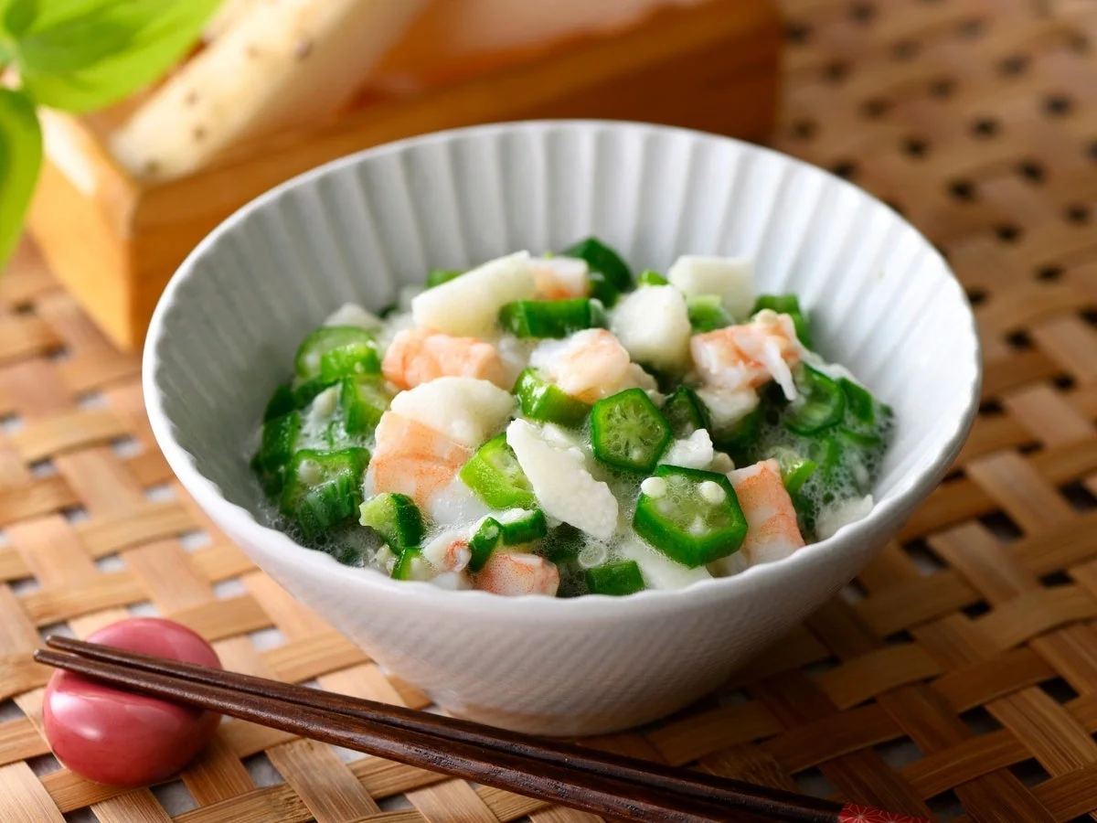 青森県産たたき長芋と海老とおくらの甘酢和え