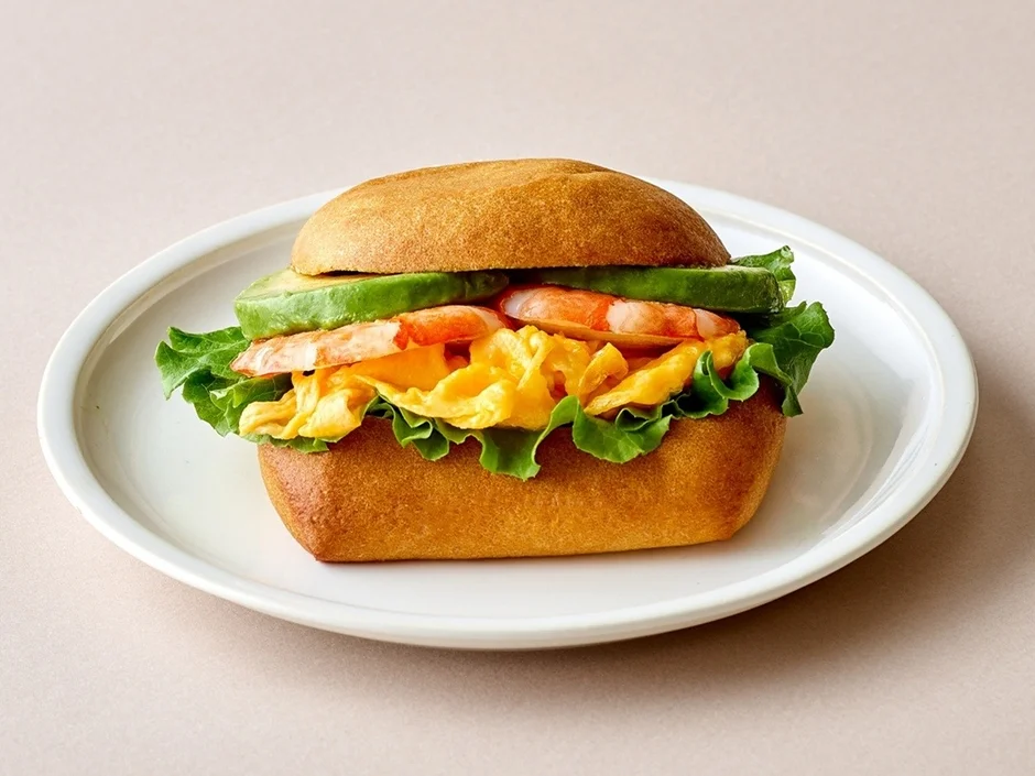 エビとアボカドのサンドイッチ