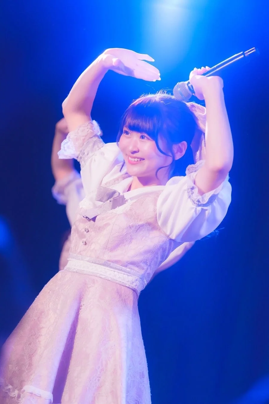 ステージで歌うLuna Amourのメンバー