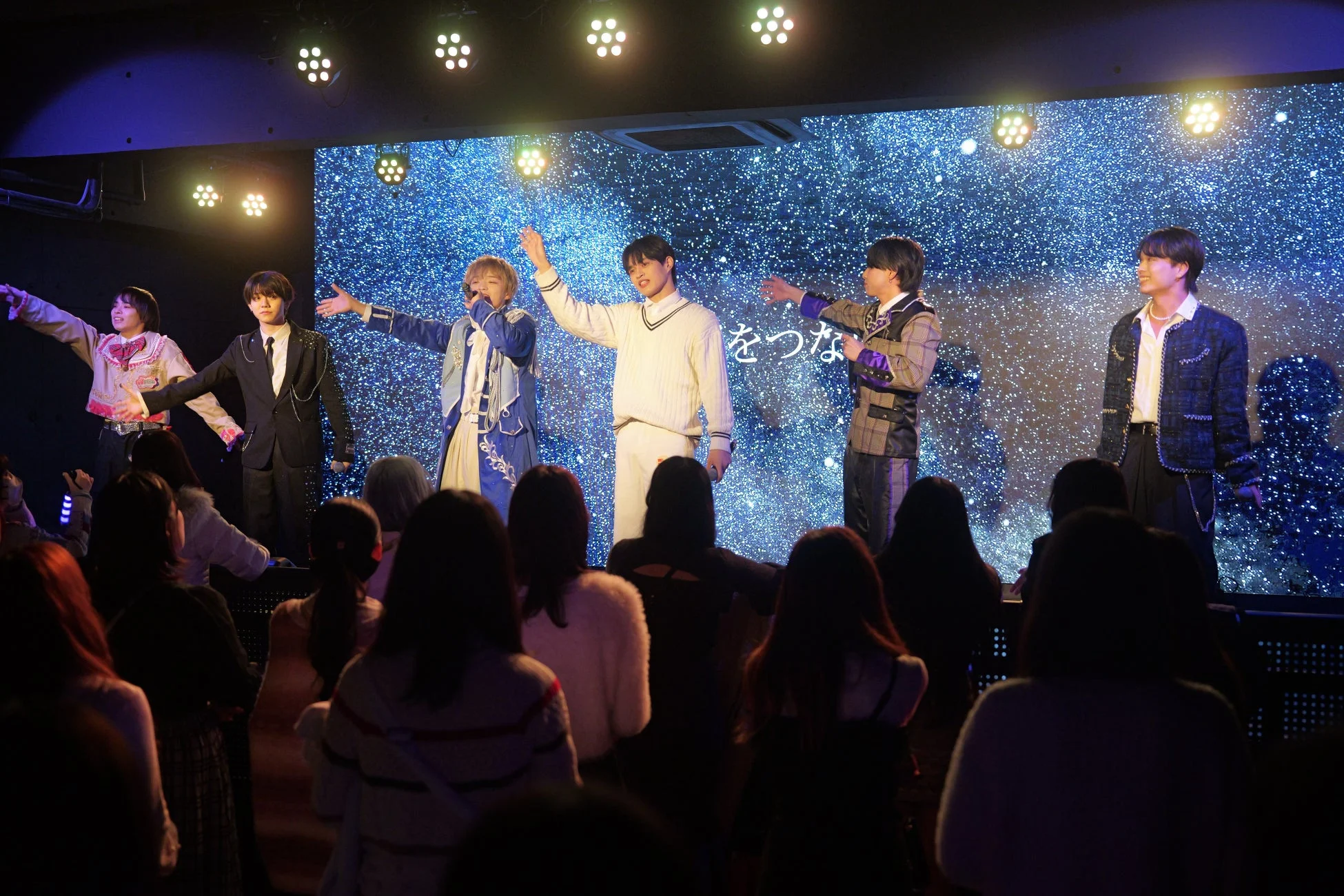 フィナーレ楽曲「名前のない景色」披露の様子