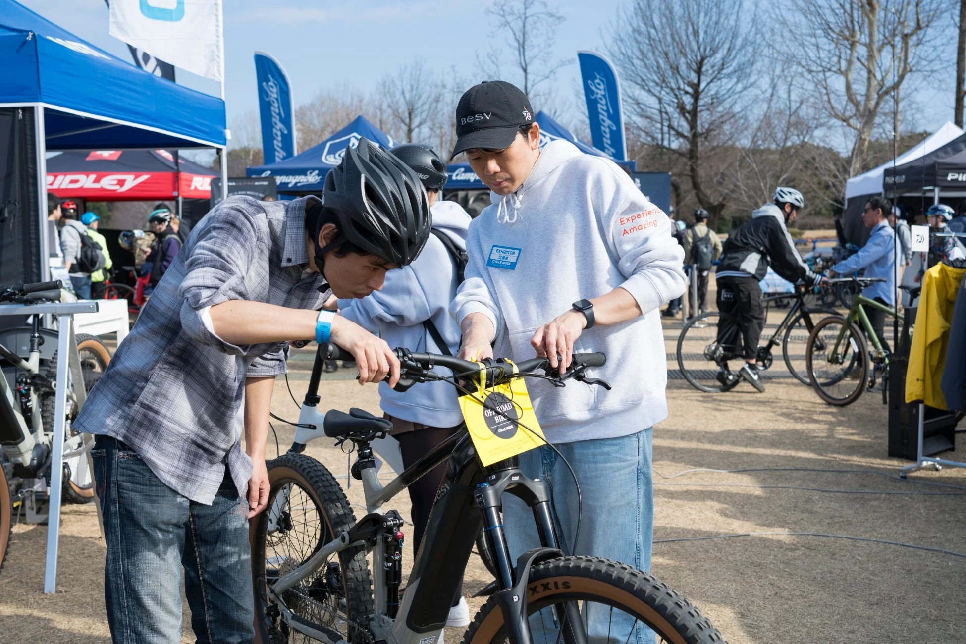 最新ギアやe-BIKEの展示