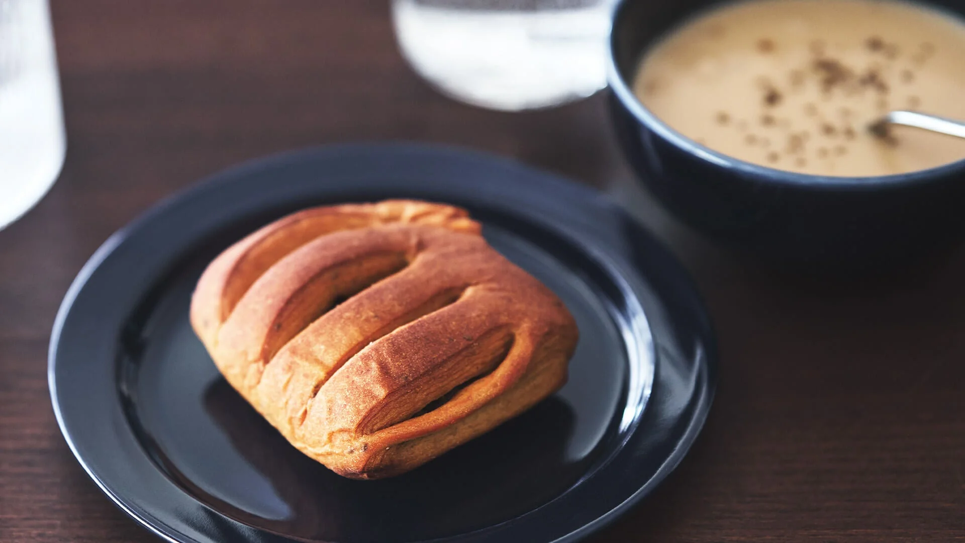 焼きたてのパンとスープ
