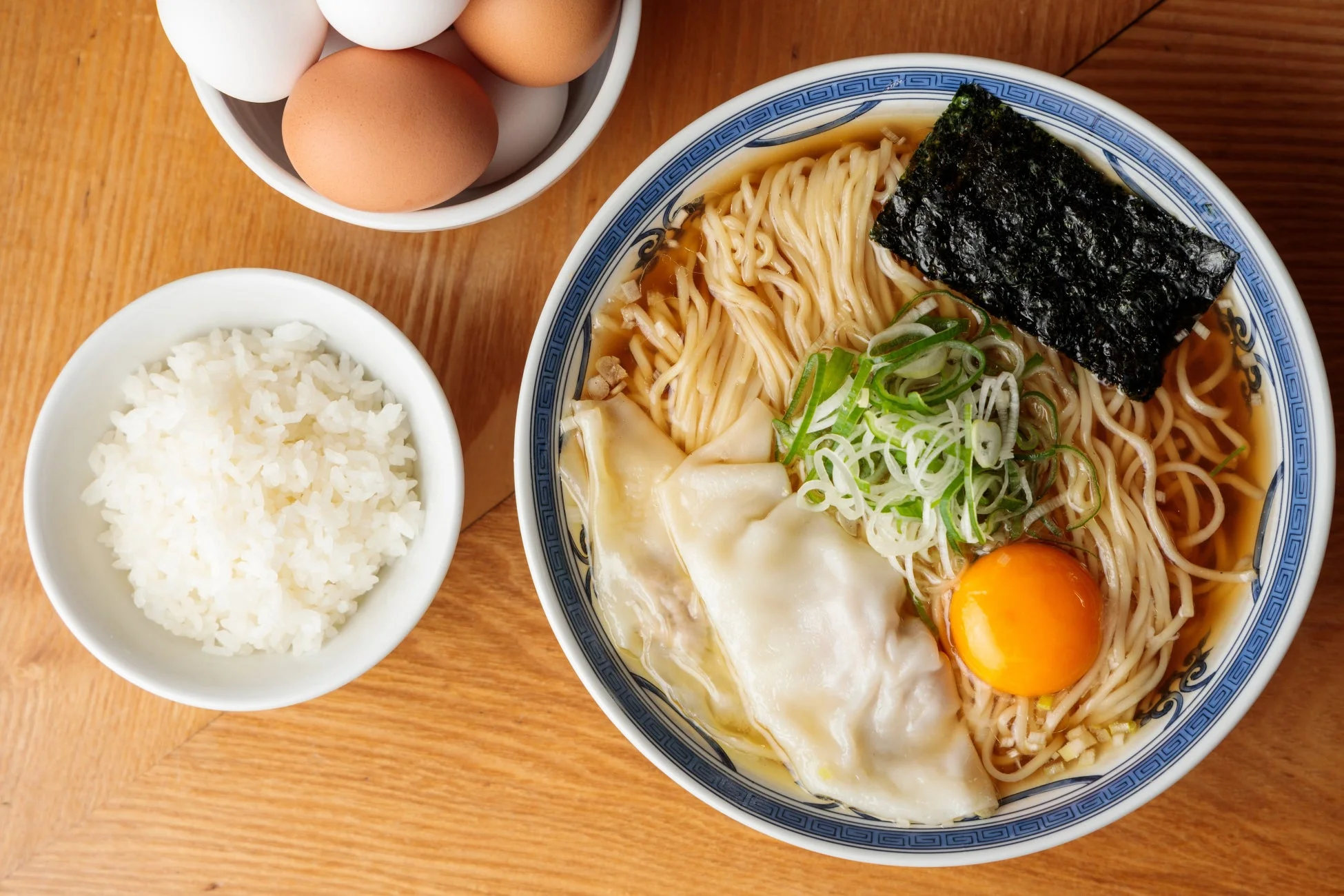 ラーメンとご飯、卵