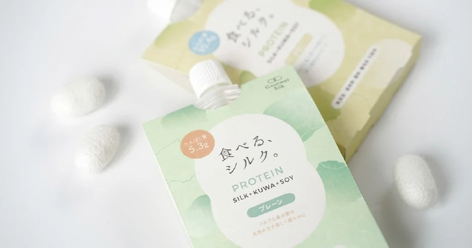 プロテインドリンクのパウチと繭