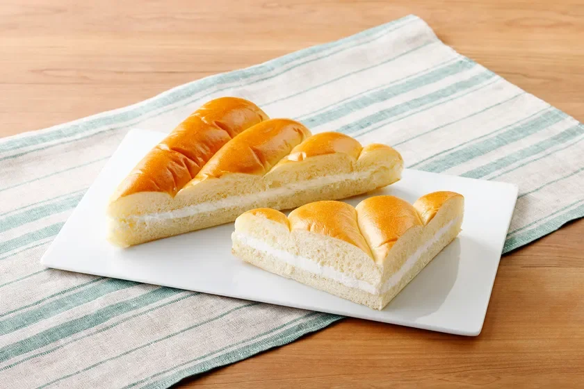 三角ミルクホイップサンド 富士山牛乳入りホイップ使用