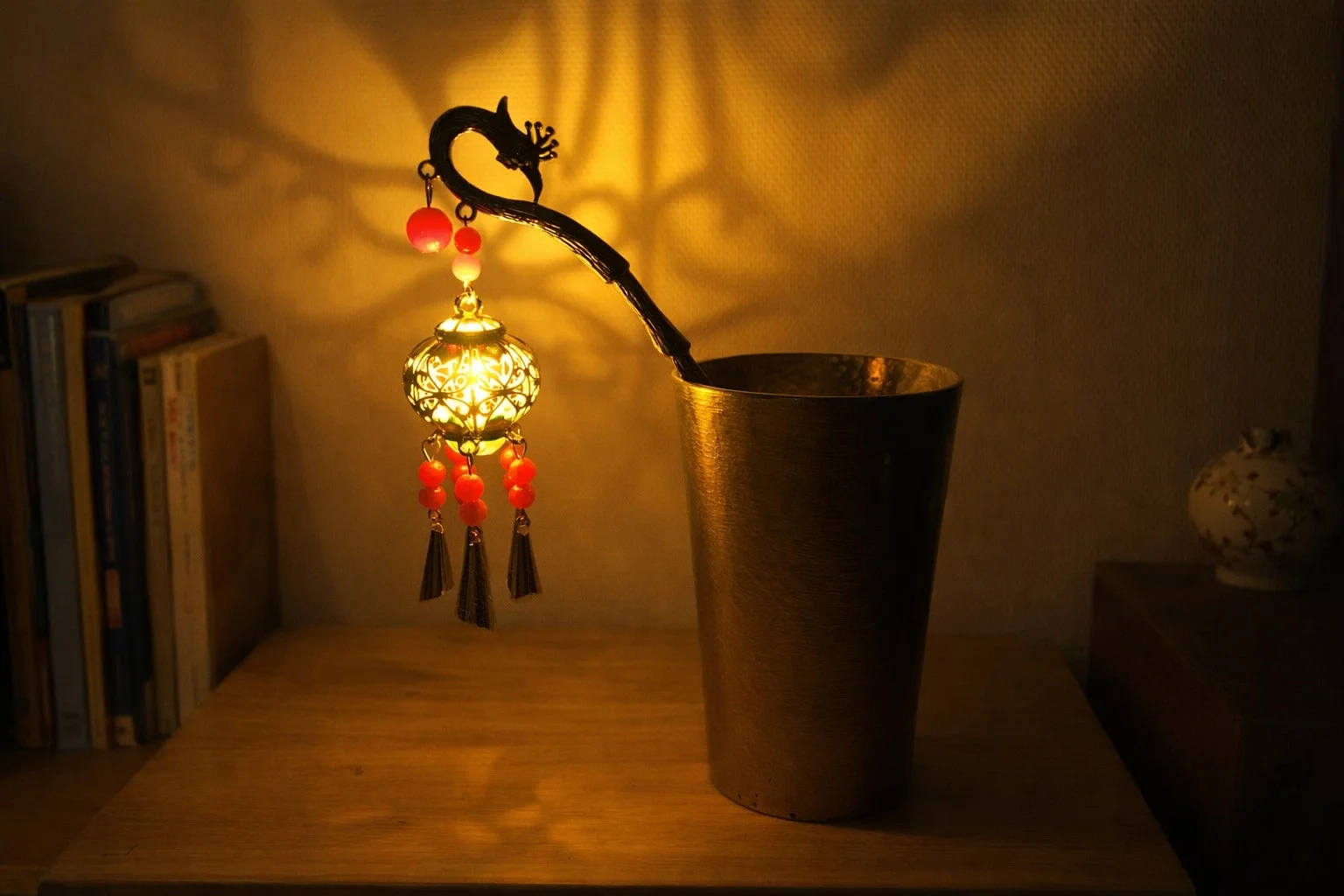 透かし彫りのランタン