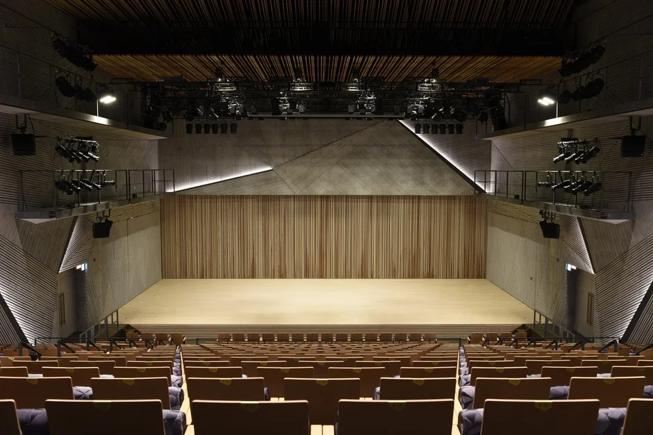 モダンなデザインのコンサートホール内部