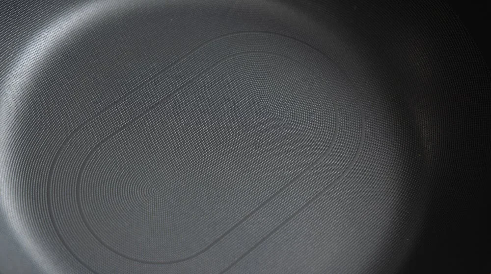 フライパン表面のエッチング加工