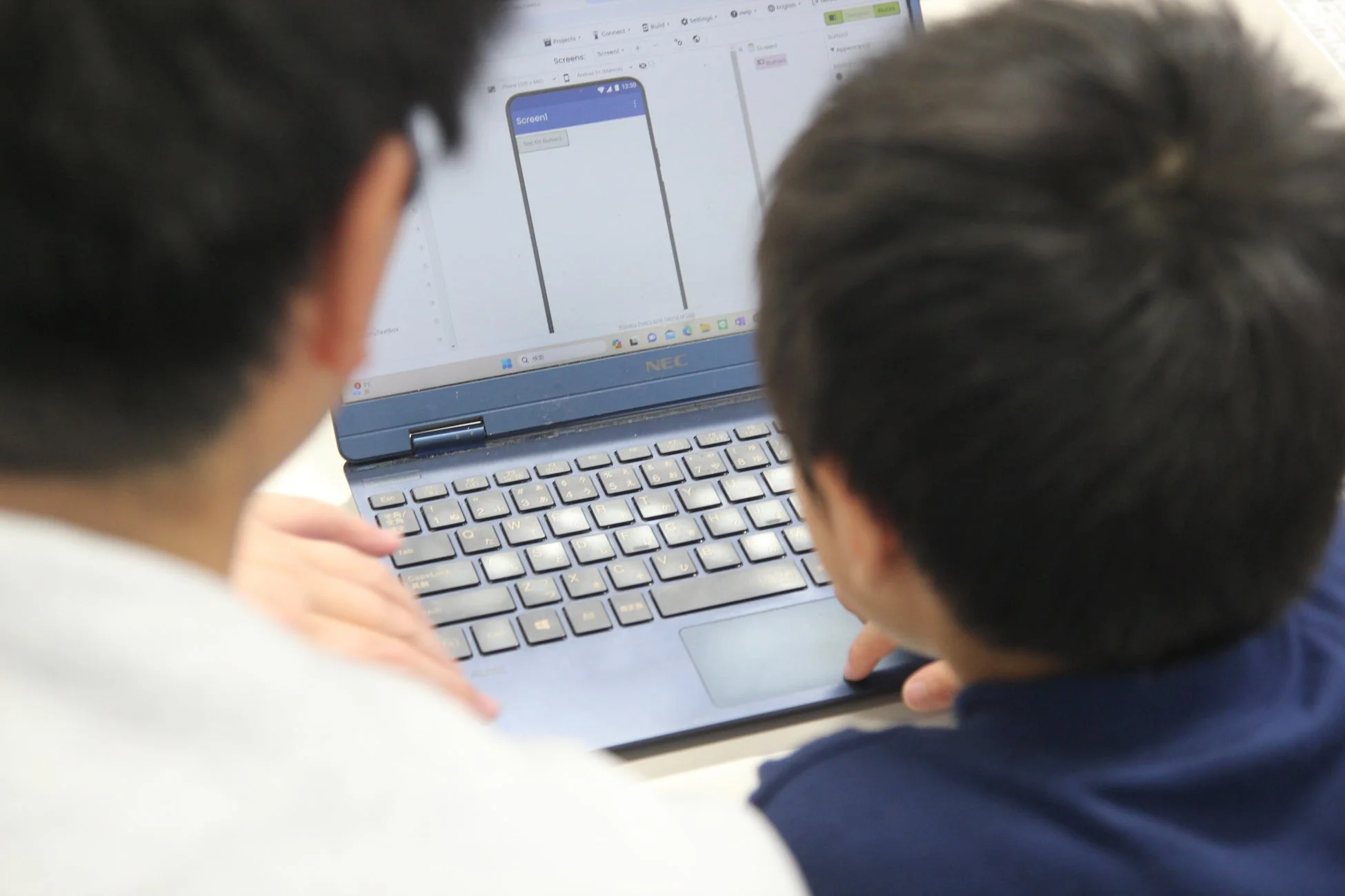 プログラミング作業の様子