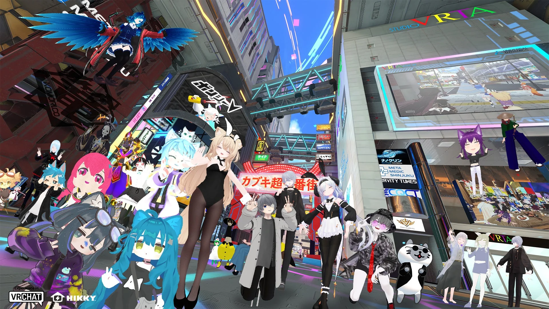VRChatのカブキ超番街で賑わうアバターたち
