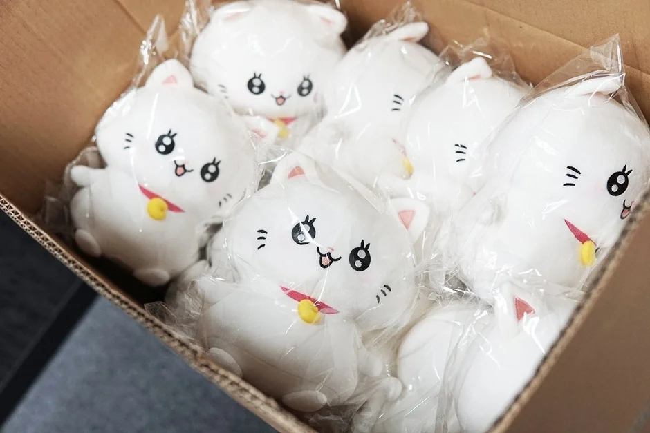 箱詰めされたゆらにゃぬいぐるみ