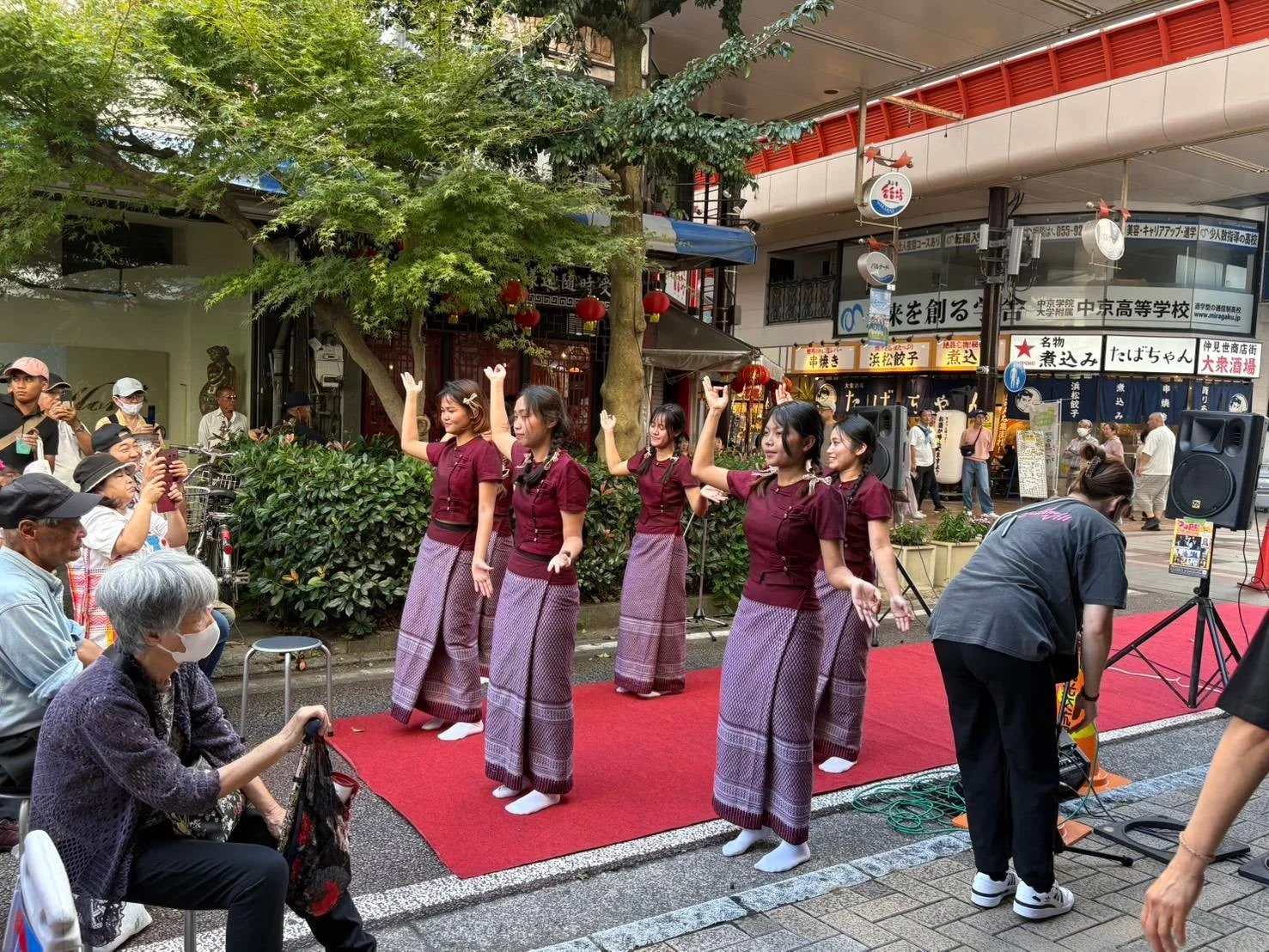 ストリートパフォーマンス 伝統舞踊