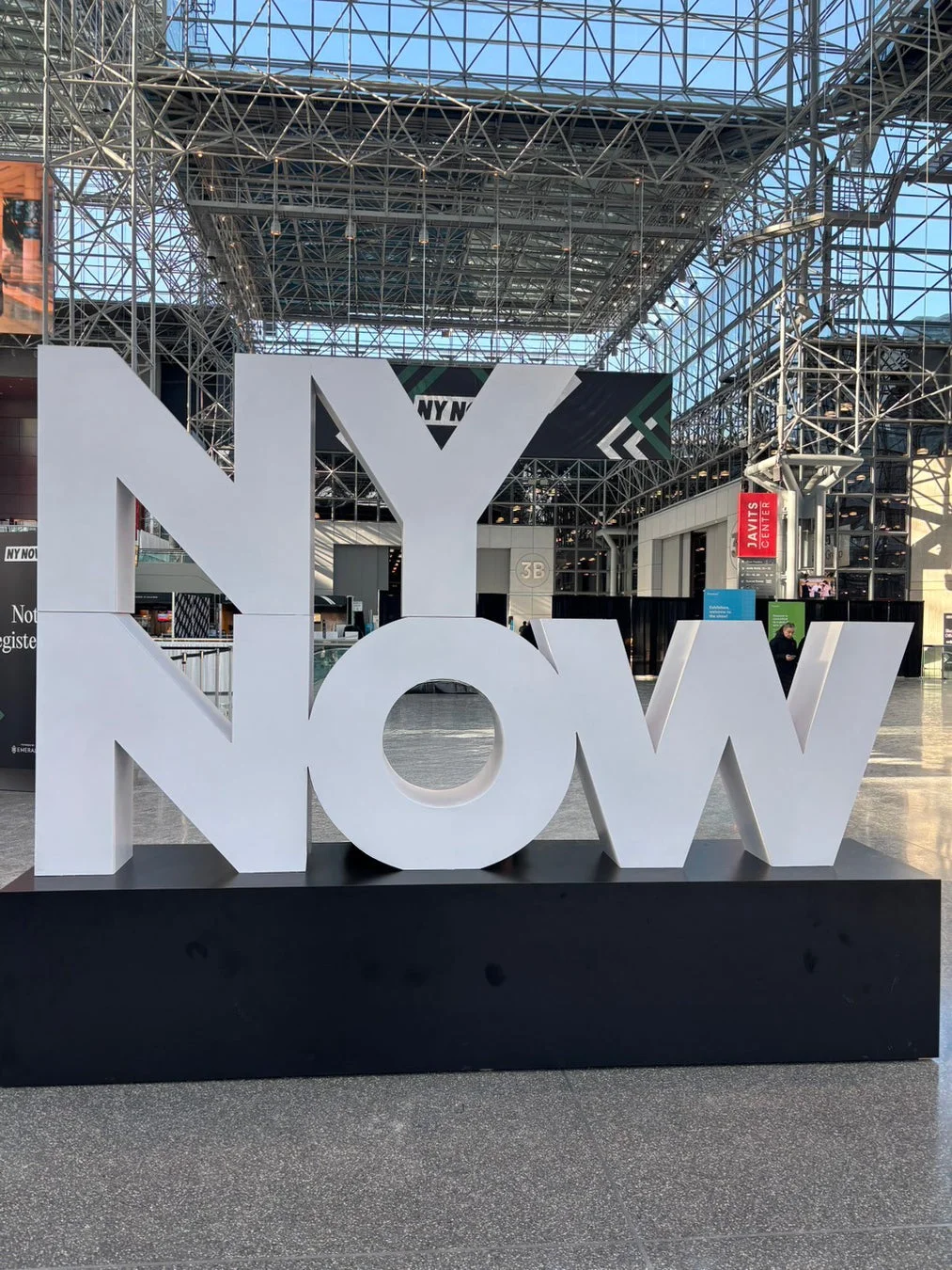 NY Nowの巨大オブジェ