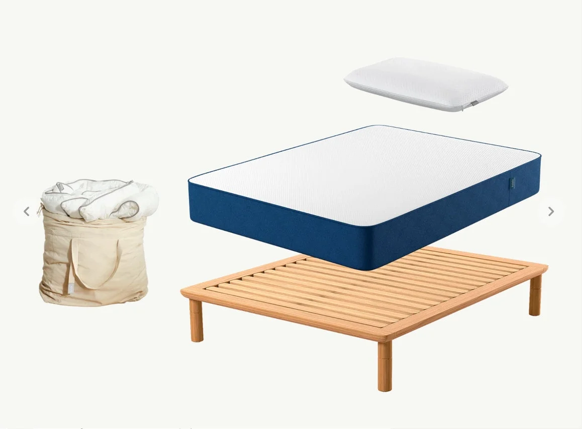 ベッドフレーム、マットレス、枕、寝具のセット