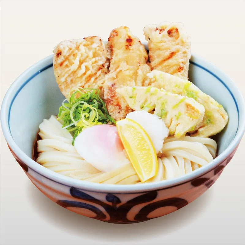 うどん、天ぷら、温玉、レモン、和食、麺類、料理、食事、揚げ物、大根おろし、ねぎ