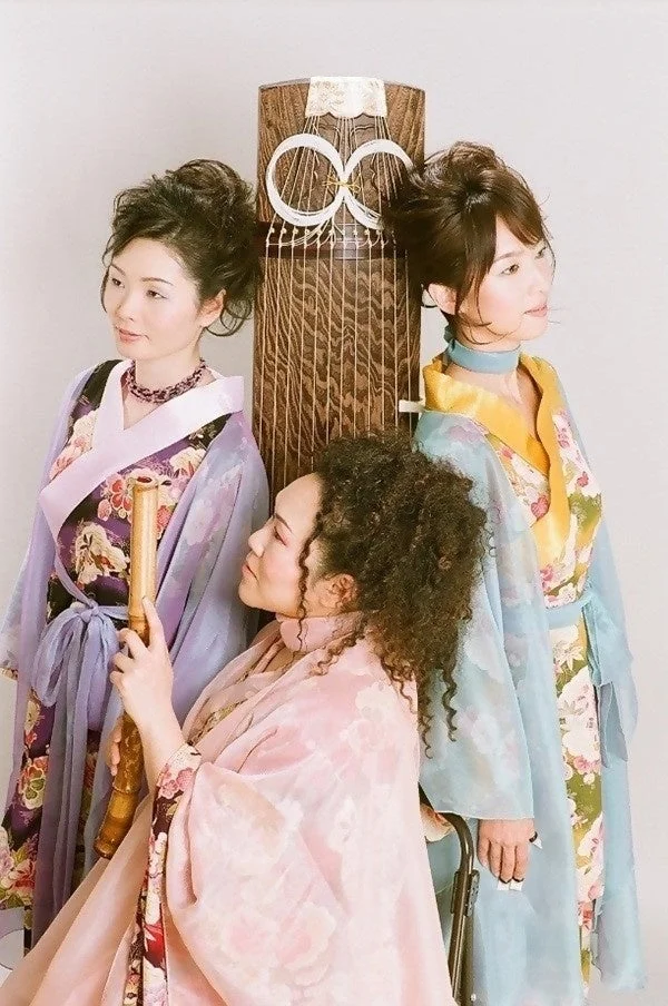 和装の女性3名からなる邦楽ユニット「あさきゆめみし」