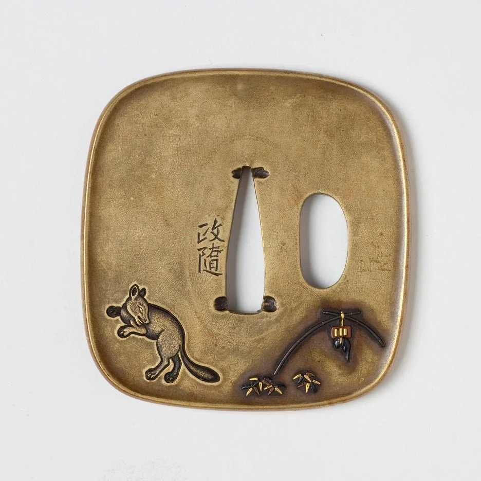 狐と竹葉、提灯が意匠された刀の鍔