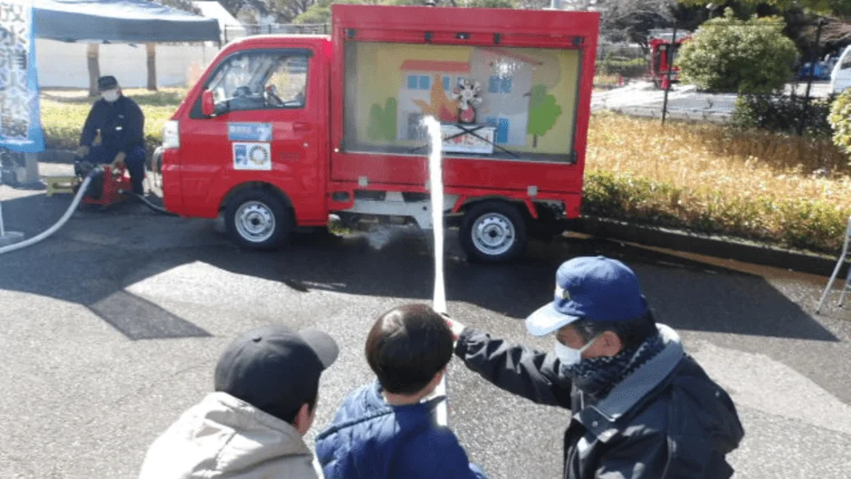 水消火器体験の子供たち