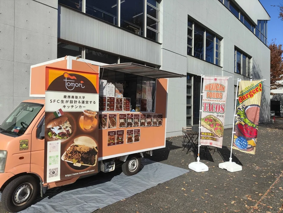 キッチンカー「tomori」の様子