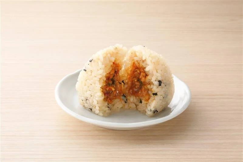 キラメキノトリ監修 台湾まぜそば味おにぎり