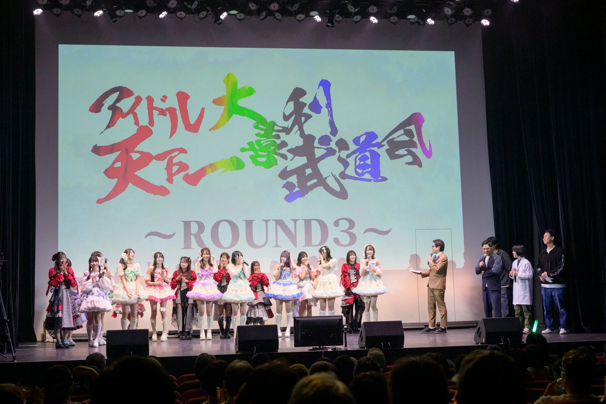 イベントロゴとアイドル