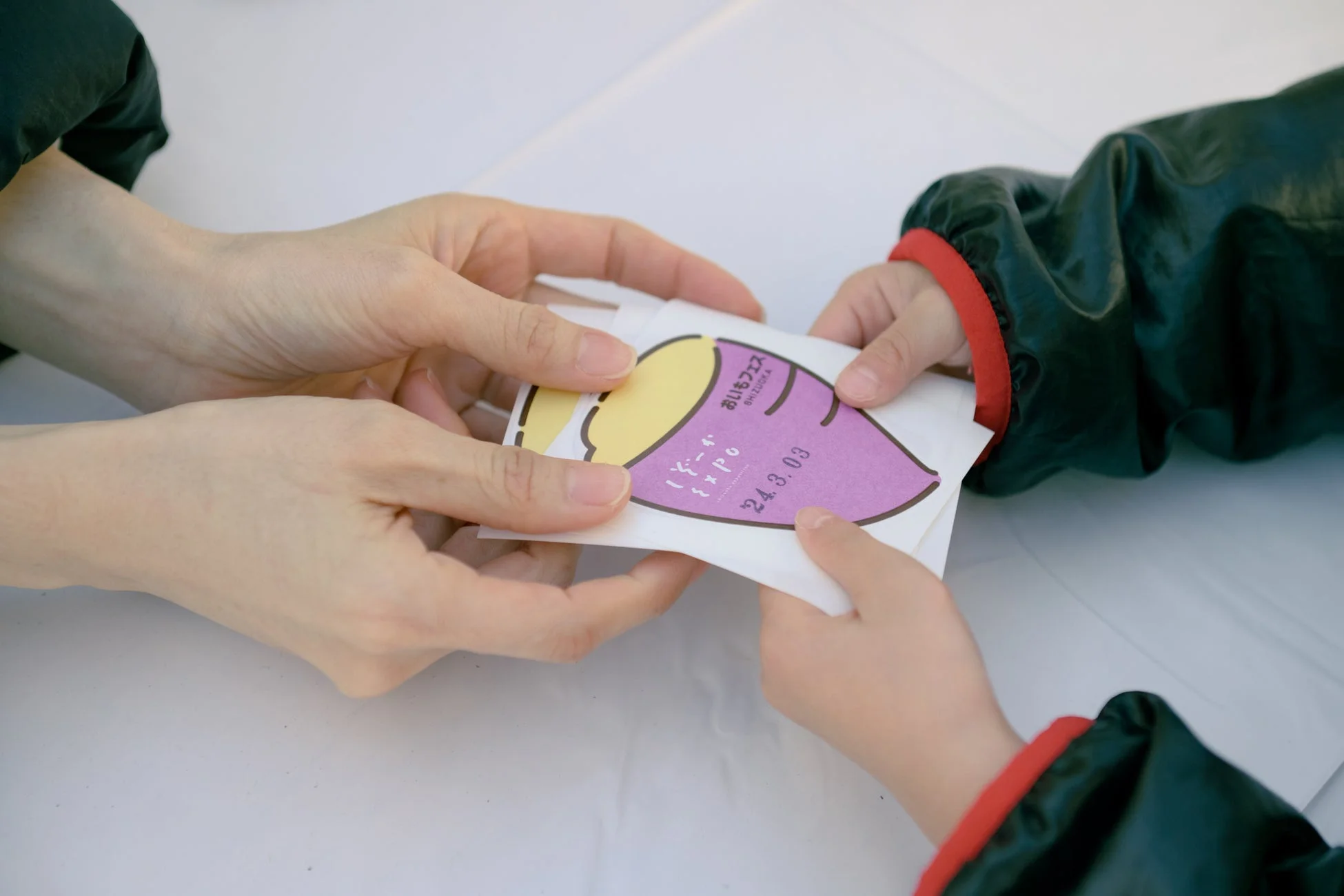 おいもフェスでの来場者とスタッフの交流