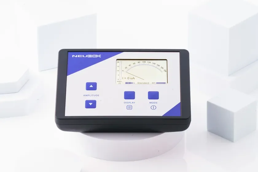 NEUBOX本体のディスプレイ