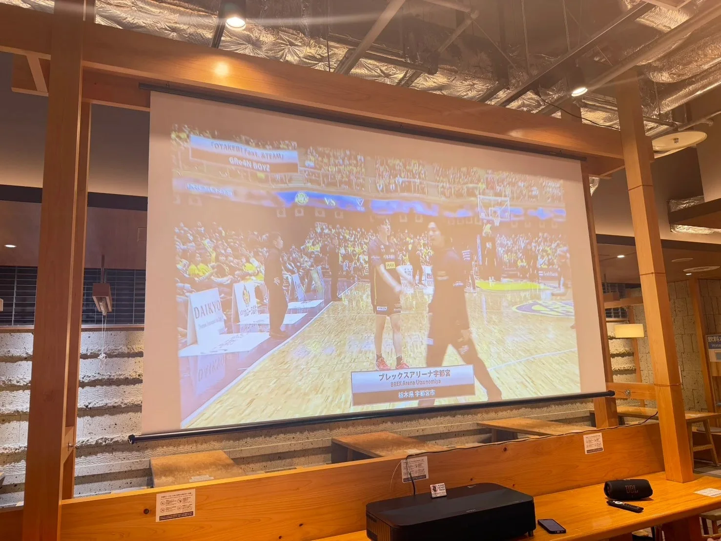 大型スクリーンでの試合映像