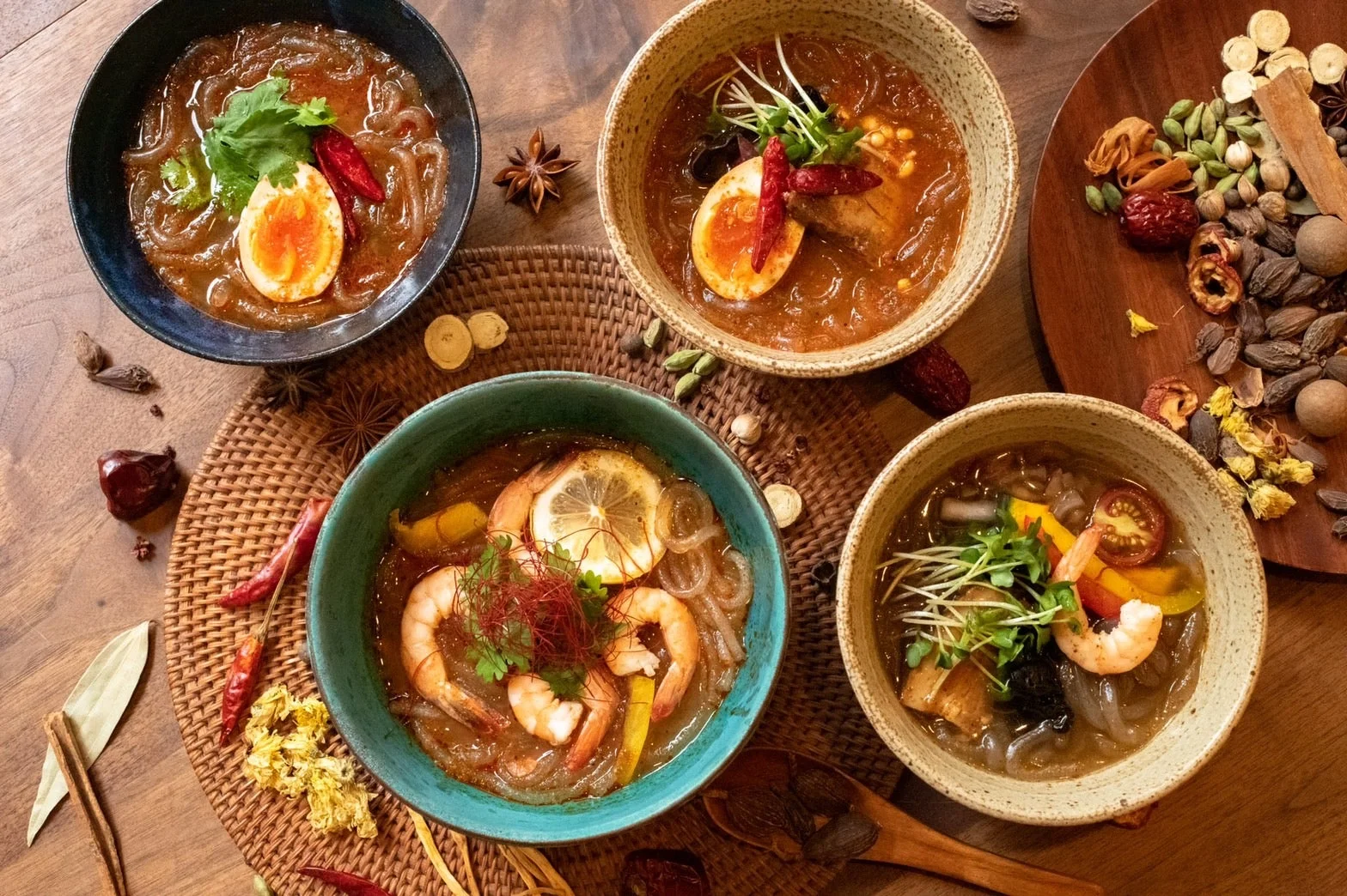 薬膳スパイスと麺料理