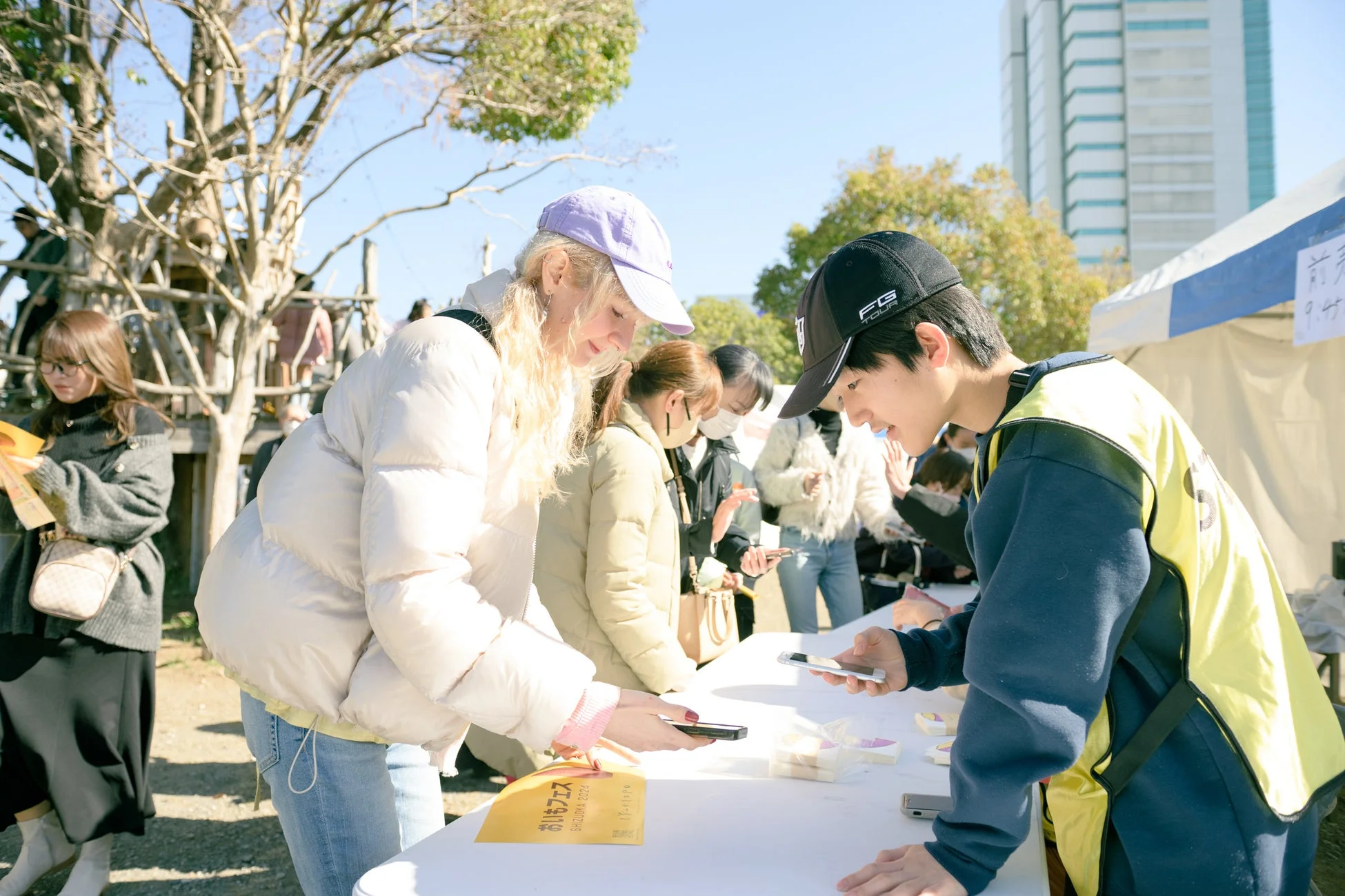 おいもフェスでのボランティア活動の様子