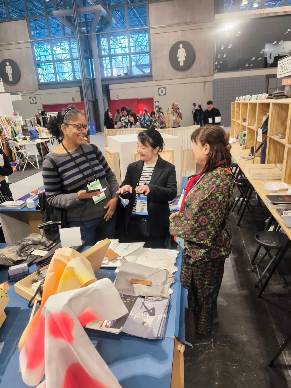 ブースでの会話の様子